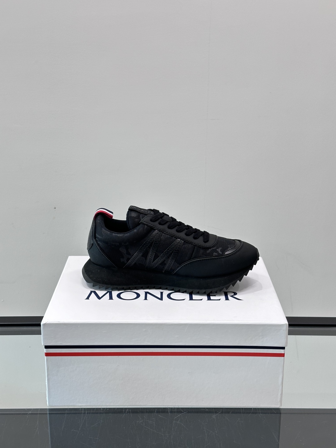 Moncler/盟可睐 Pacey男士运动鞋出货，厚底百搭秋季新款运动鞋！Pacey织物和牛巴革运动鞋是