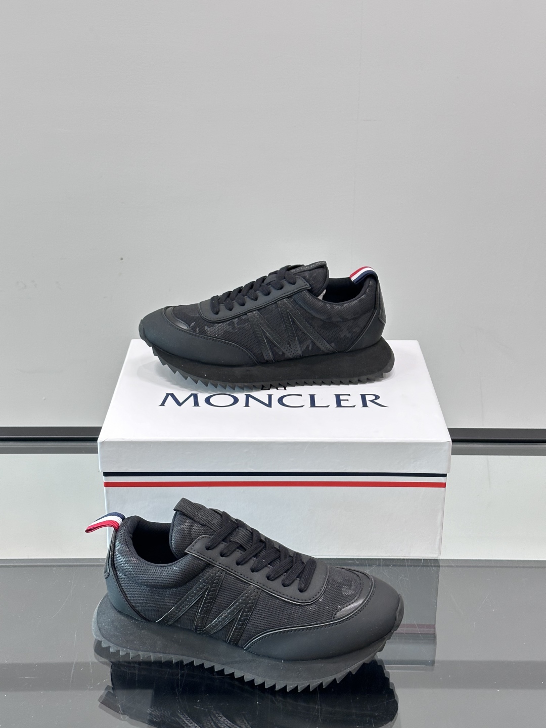 Moncler/盟可睐 Pacey男士运动鞋出货，厚底百搭秋季新款运动鞋！Pacey织物和牛巴革运动鞋是