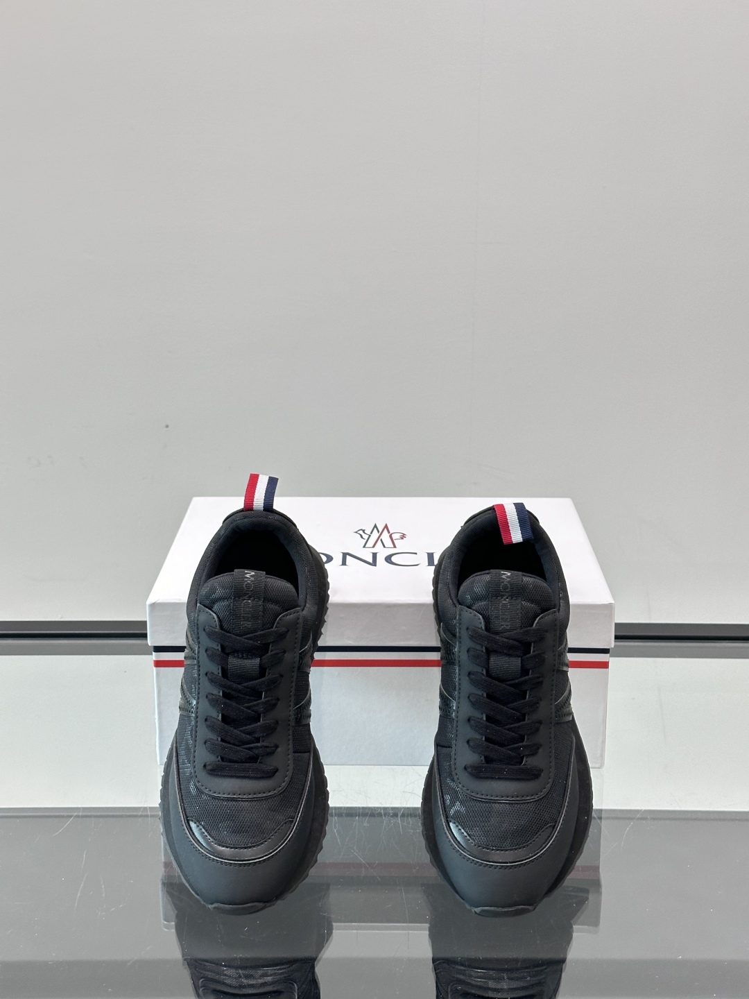 Moncler/盟可睐 Pacey男士运动鞋出货，厚底百搭秋季新款运动鞋！Pacey织物和牛巴革运动鞋是