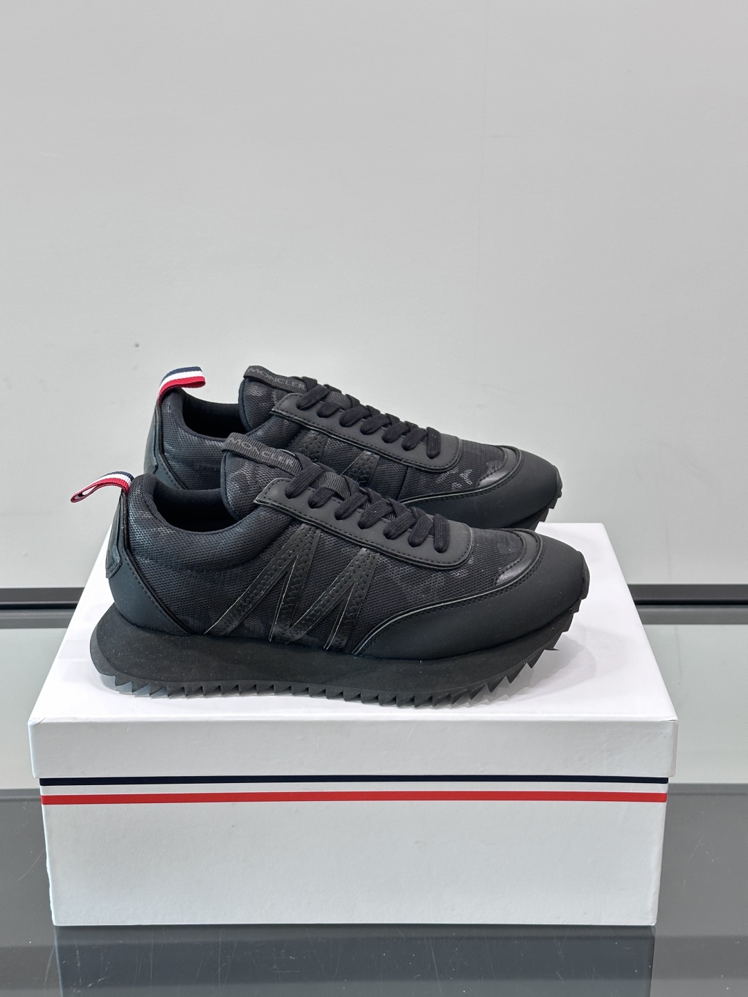 Moncler/盟可睐 Pacey男士运动鞋出货，厚底百搭秋季新款运动鞋！Pacey织物和牛巴革运动鞋是
