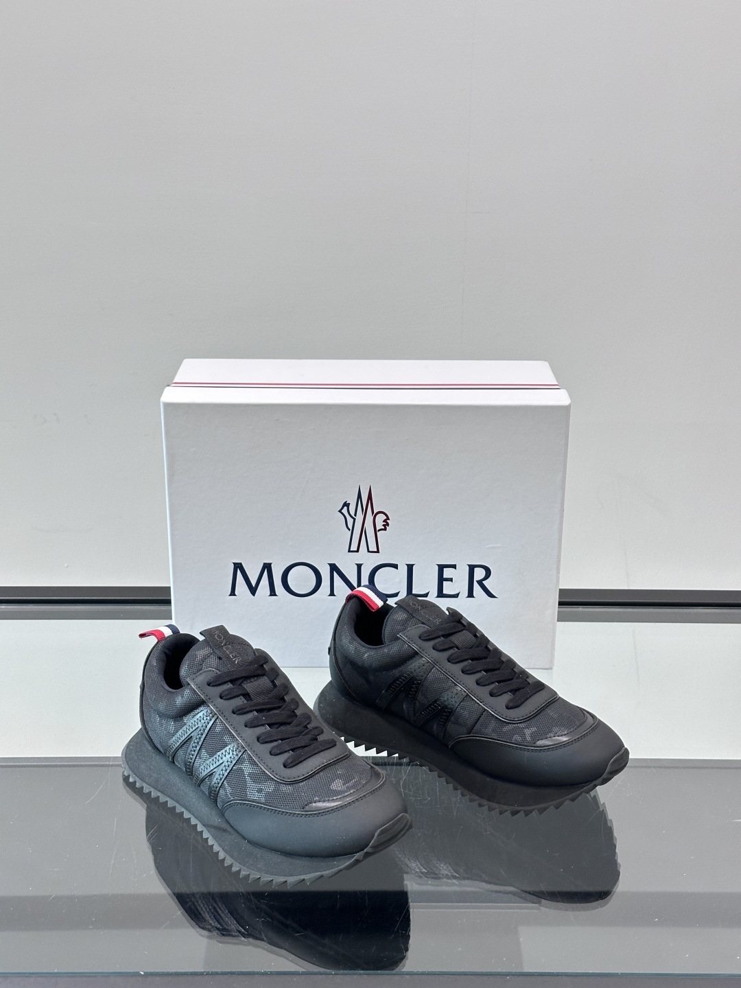 Moncler/盟可睐 Pacey男士运动鞋出货，厚底百搭秋季新款运动鞋！Pacey织物和牛巴革运动鞋是