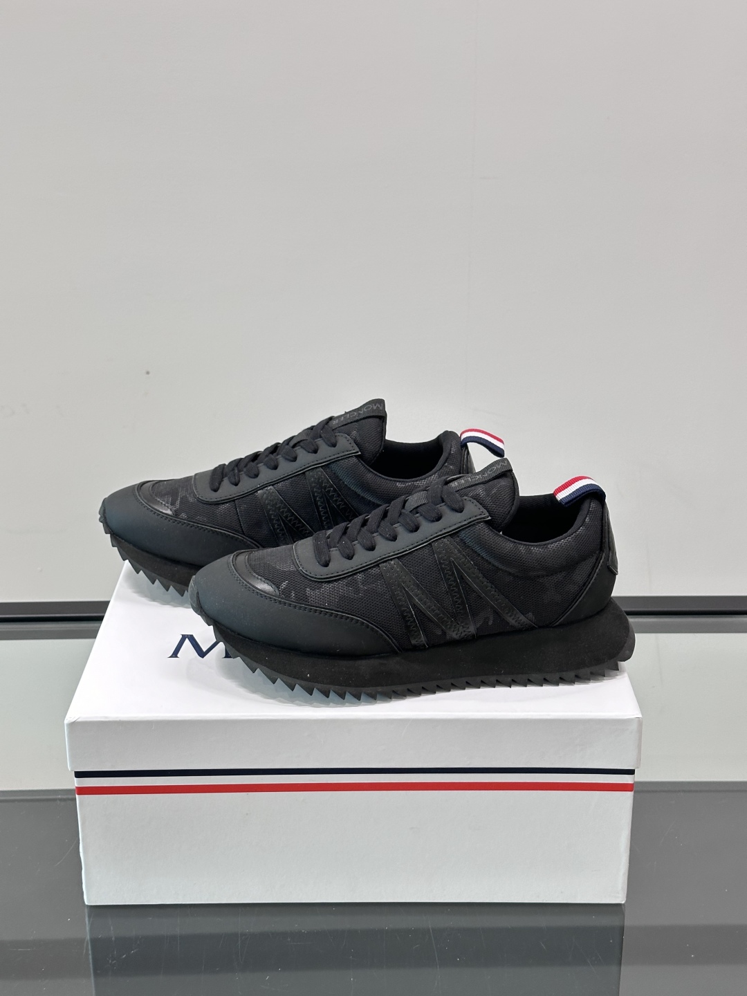 Moncler/盟可睐 Pacey男士运动鞋出货，厚底百搭秋季新款运动鞋！Pacey织物和牛巴革运动鞋是