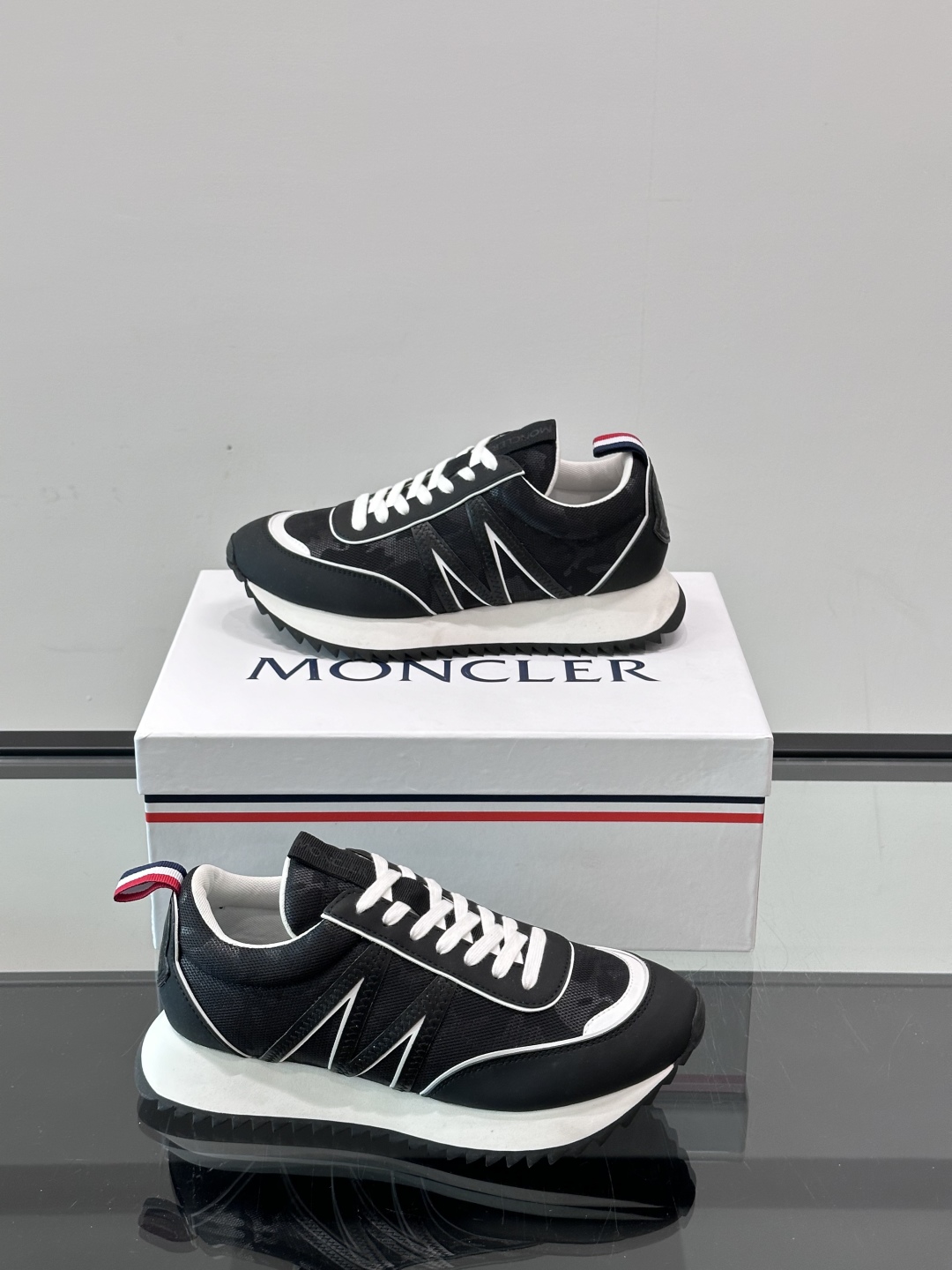 Moncler/盟可睐 Pacey男士运动鞋出货，厚底百搭秋季新款运动鞋！Pacey织物和牛巴革运动鞋是