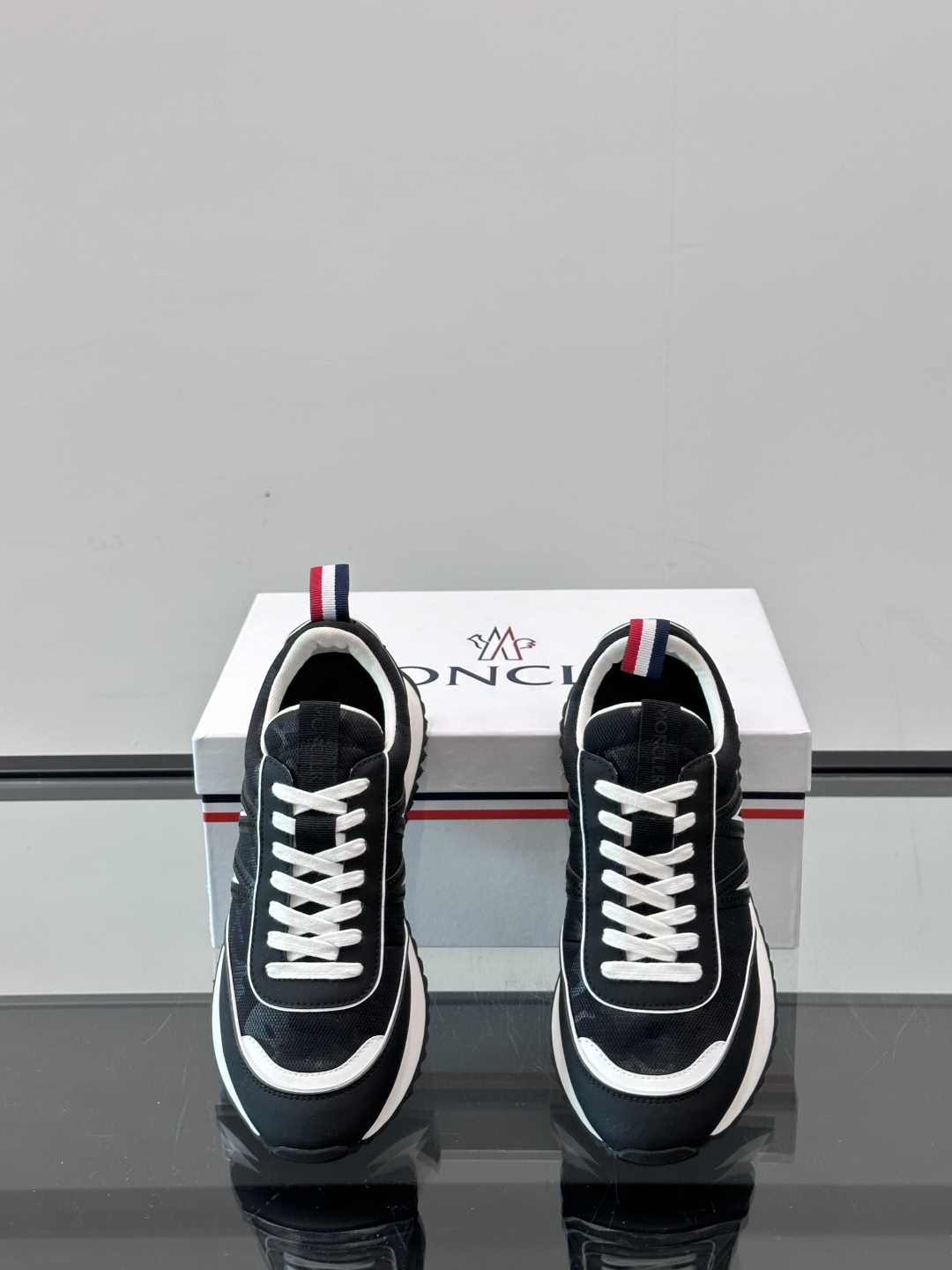 Moncler/盟可睐 Pacey男士运动鞋出货，厚底百搭秋季新款运动鞋！Pacey织物和牛巴革运动鞋是