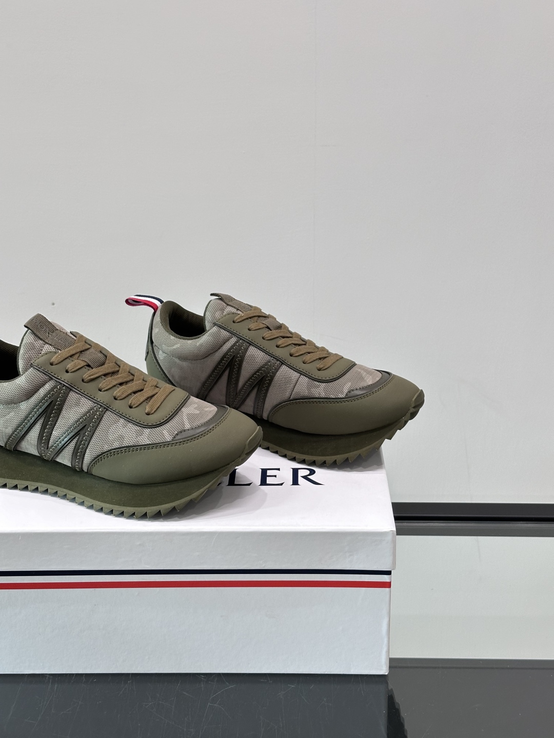 Moncler/盟可睐 Pacey男士运动鞋出货，厚底百搭秋季新款运动鞋！Pacey织物和牛巴革运动鞋是