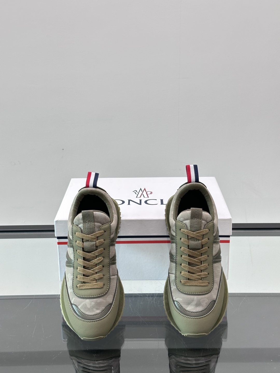 Moncler/盟可睐 Pacey男士运动鞋出货，厚底百搭秋季新款运动鞋！Pacey织物和牛巴革运动鞋是