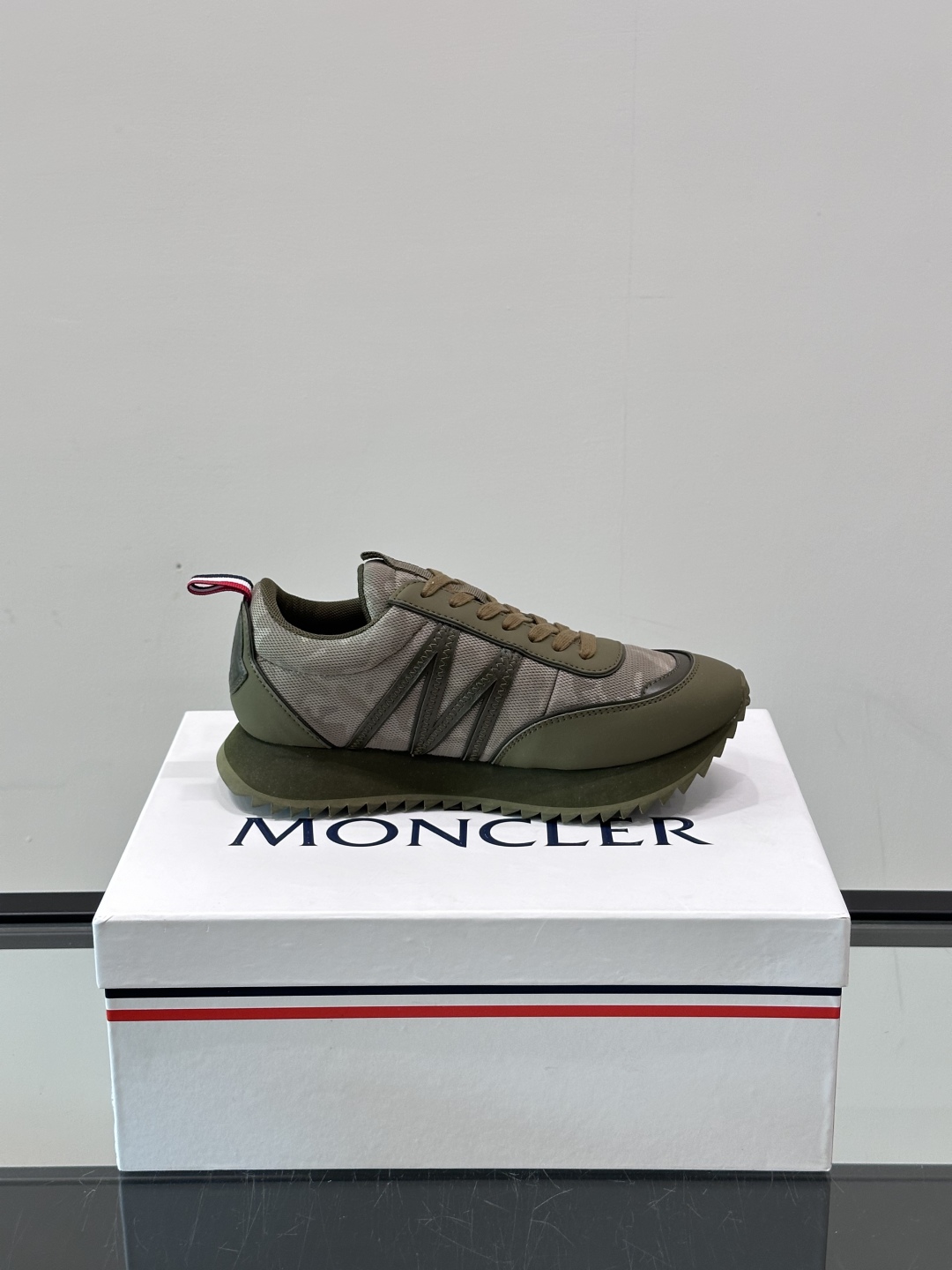 Moncler/盟可睐 Pacey男士运动鞋出货，厚底百搭秋季新款运动鞋！Pacey织物和牛巴革运动鞋是