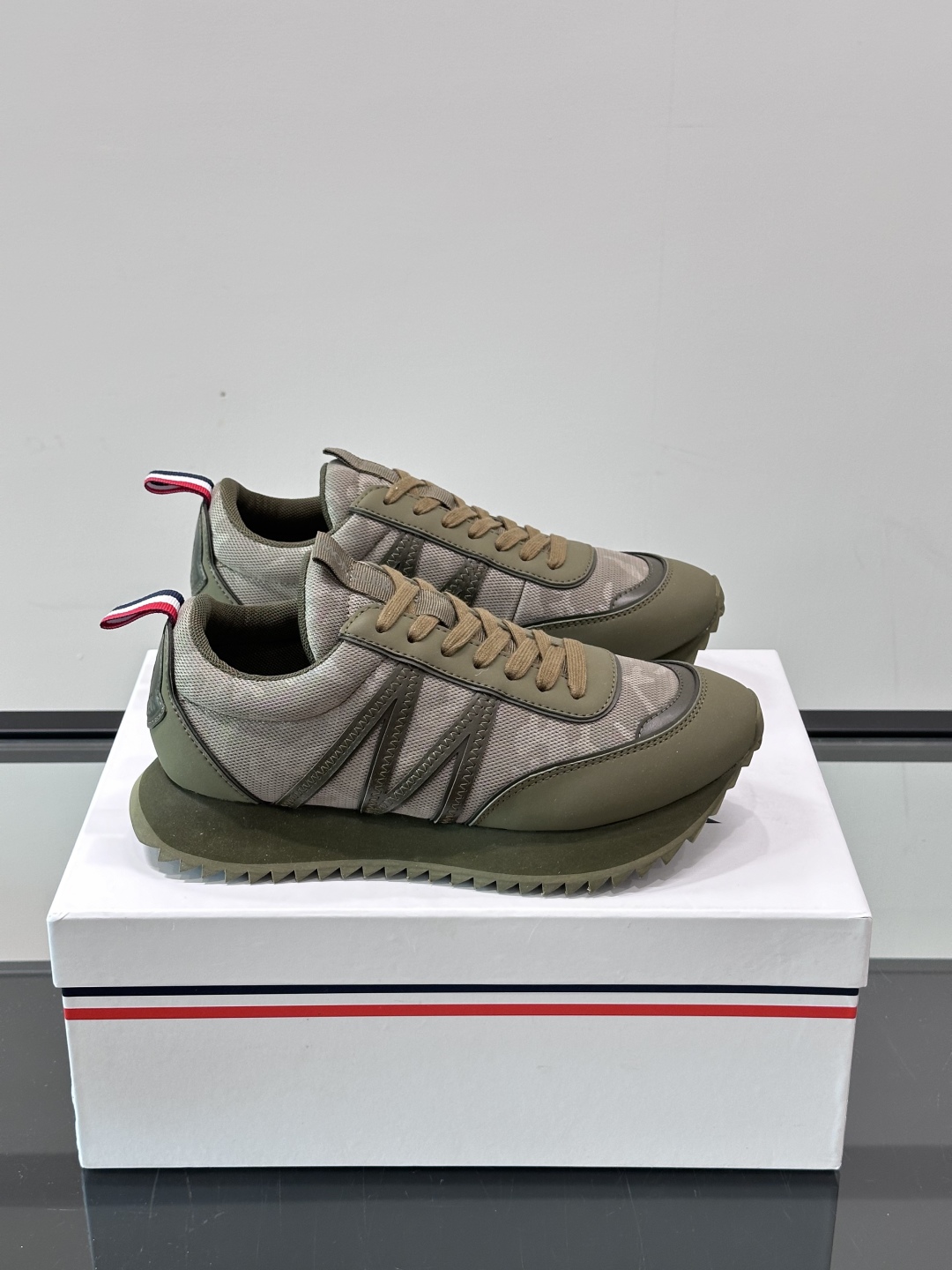Moncler/盟可睐 Pacey男士运动鞋出货，厚底百搭秋季新款运动鞋！Pacey织物和牛巴革运动鞋是