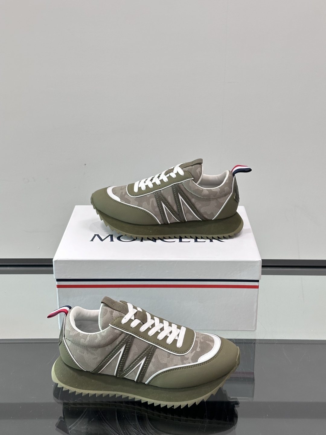 Moncler/盟可睐 Pacey男士运动鞋出货，厚底百搭秋季新款运动鞋！Pacey织物和牛巴革运动鞋是