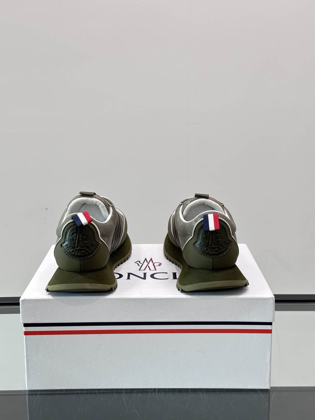Moncler/盟可睐 Pacey男士运动鞋出货，厚底百搭秋季新款运动鞋！Pacey织物和牛巴革运动鞋是