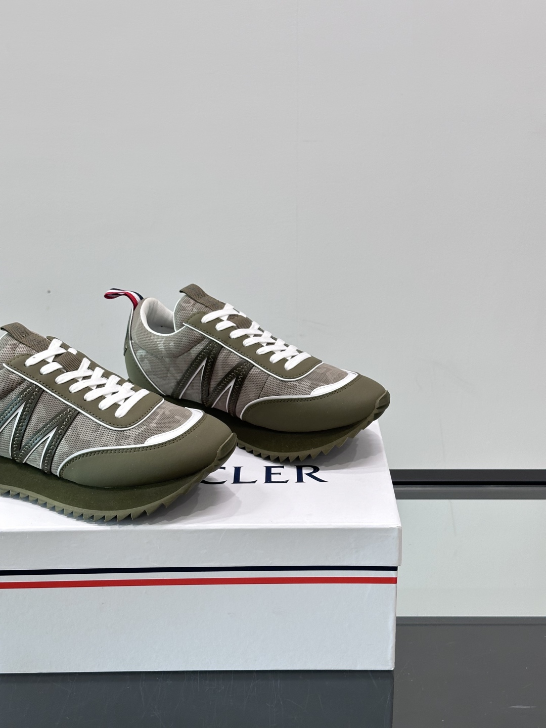 Moncler/盟可睐 Pacey男士运动鞋出货，厚底百搭秋季新款运动鞋！Pacey织物和牛巴革运动鞋是