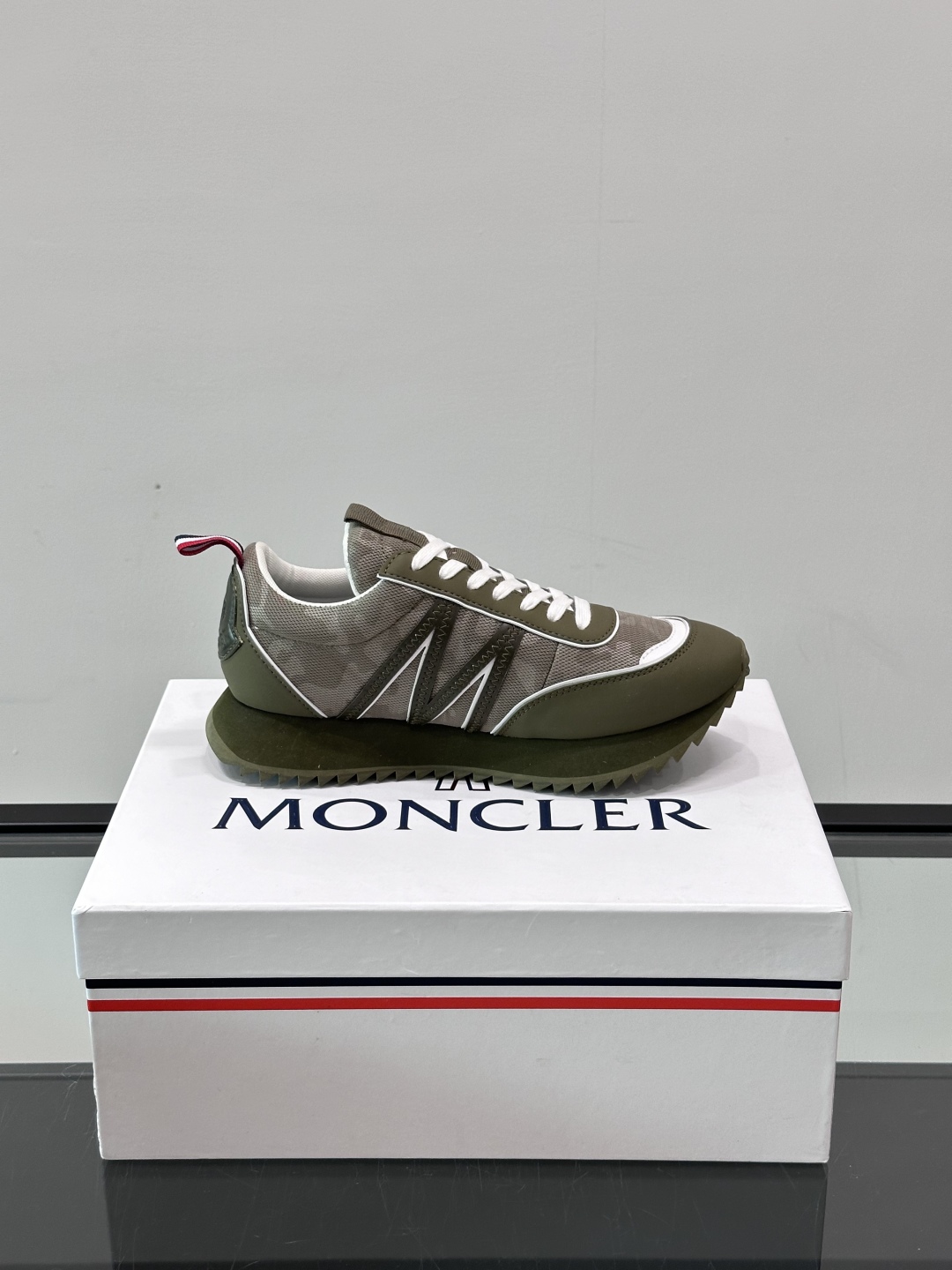 Moncler/盟可睐 Pacey男士运动鞋出货，厚底百搭秋季新款运动鞋！Pacey织物和牛巴革运动鞋是