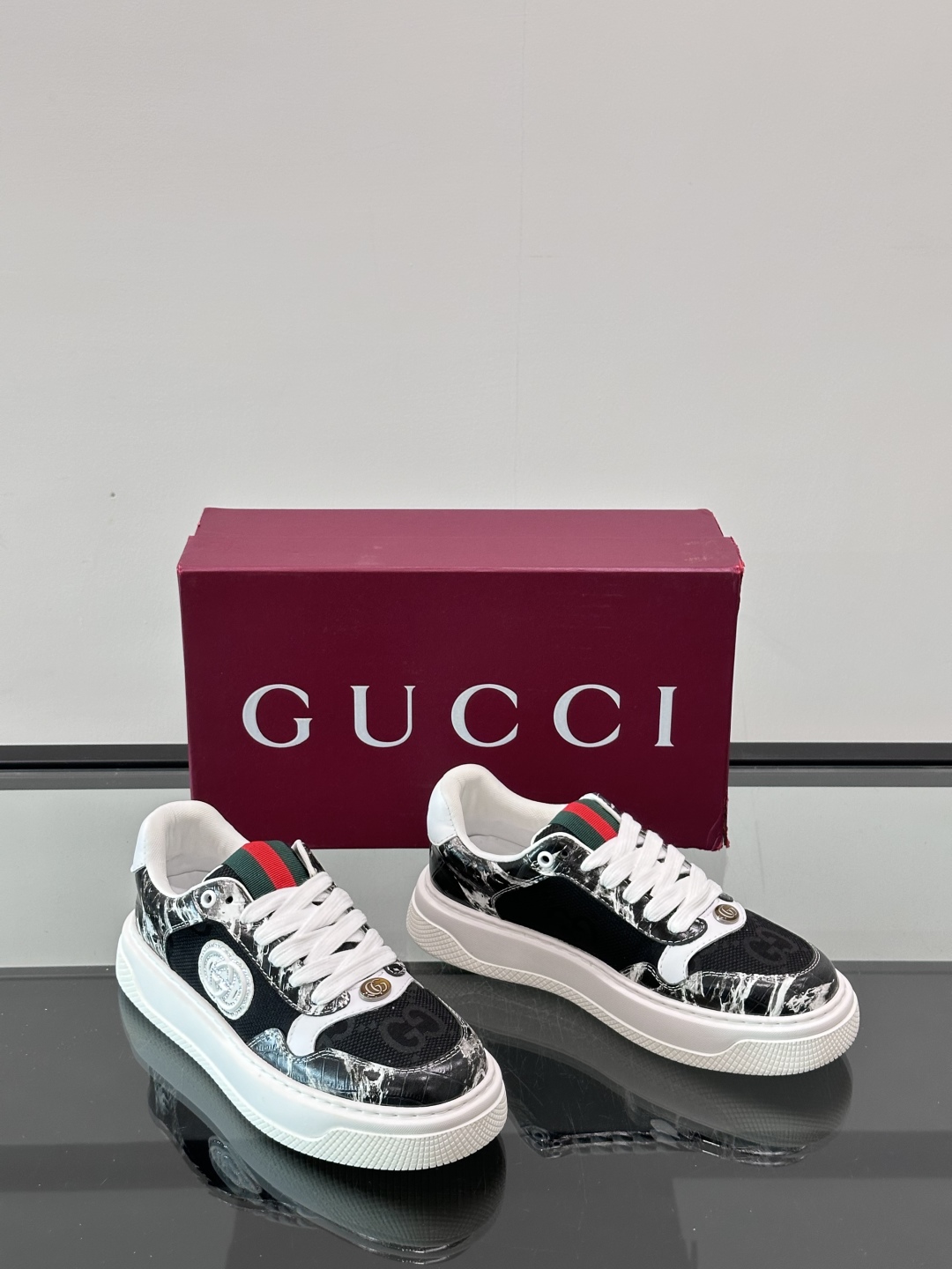 ◾️▫️Gucci男士厚底饼干鞋运动鞋，这款运动鞋采用厚底结构，巧妙运用外观设计、配色和材质三重元素，展