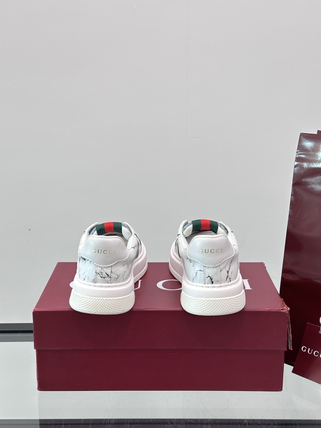 ◾️▫️Gucci男士厚底饼干鞋运动鞋，这款运动鞋采用厚底结构，巧妙运用外观设计、配色和材质三重元素，展