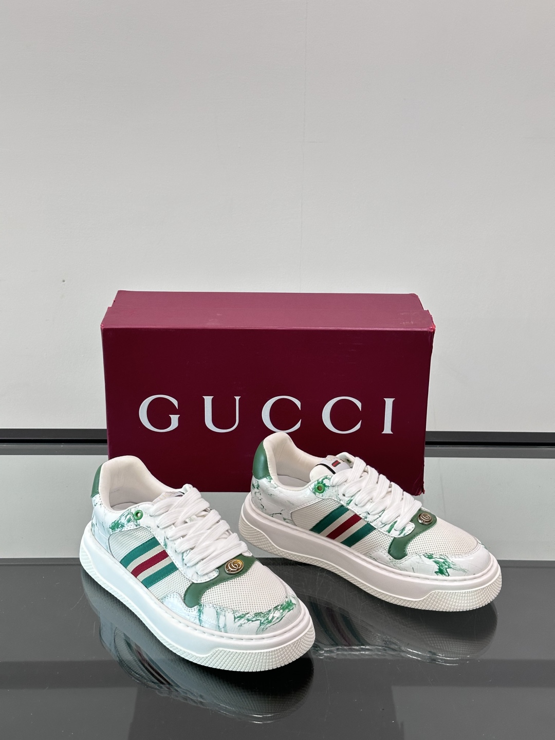 ◾️▫️Gucci男士厚底饼干鞋运动鞋，这款运动鞋采用厚底结构，巧妙运用外观设计、配色和材质三重元素，展