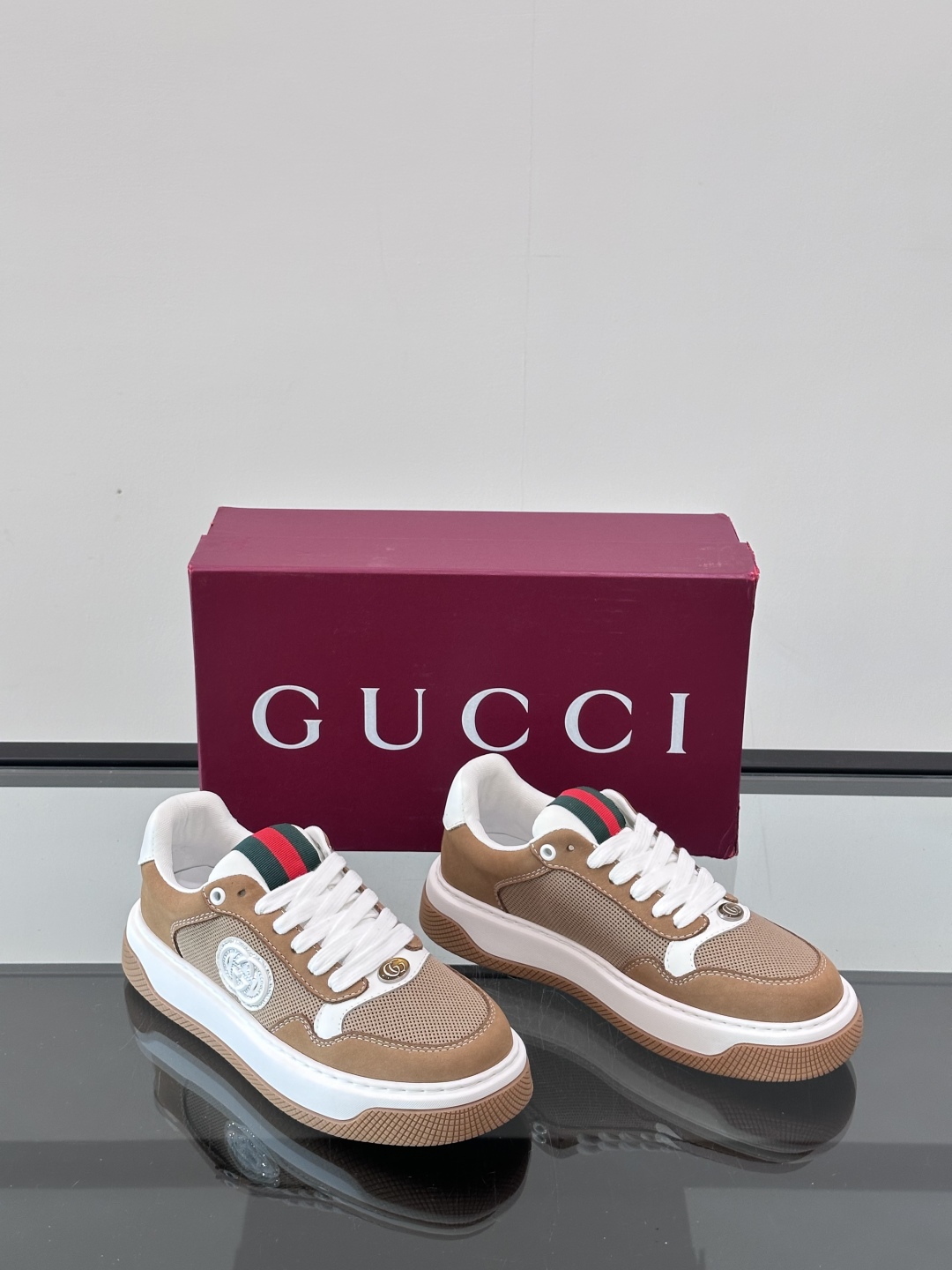 ◾️▫️Gucci男士厚底饼干鞋运动鞋，这款运动鞋采用厚底结构，巧妙运用外观设计、配色和材质三重元素，展