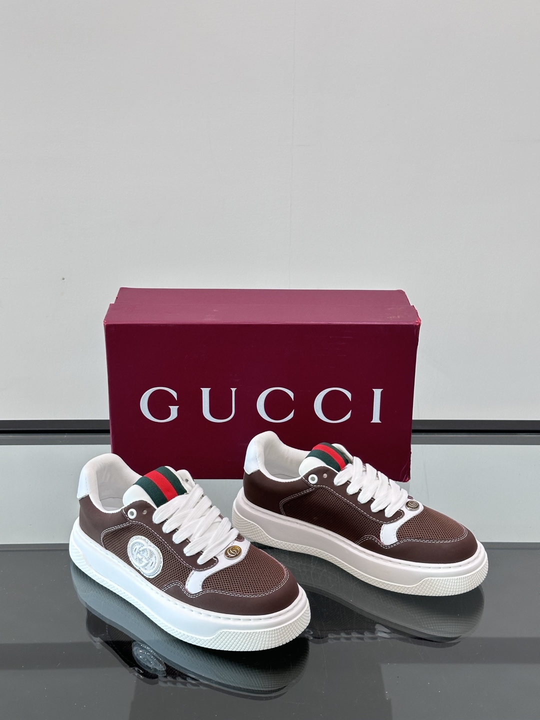 ◾️▫️Gucci男士厚底饼干鞋运动鞋，这款运动鞋采用厚底结构，巧妙运用外观设计、配色和材质三重元素，展