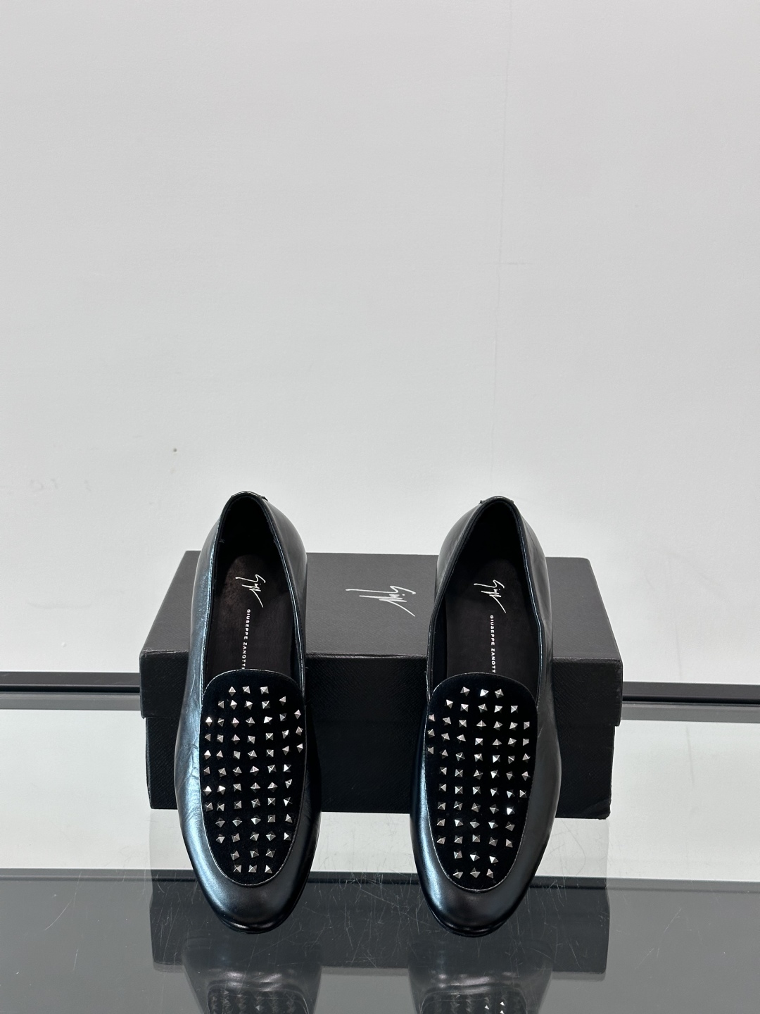 GIUSEPPE ZANOTTI男士皮鞋👞。每一双都在闪闪发光✨✨意大利品牌gz 鞋，高端真皮大底经典男
