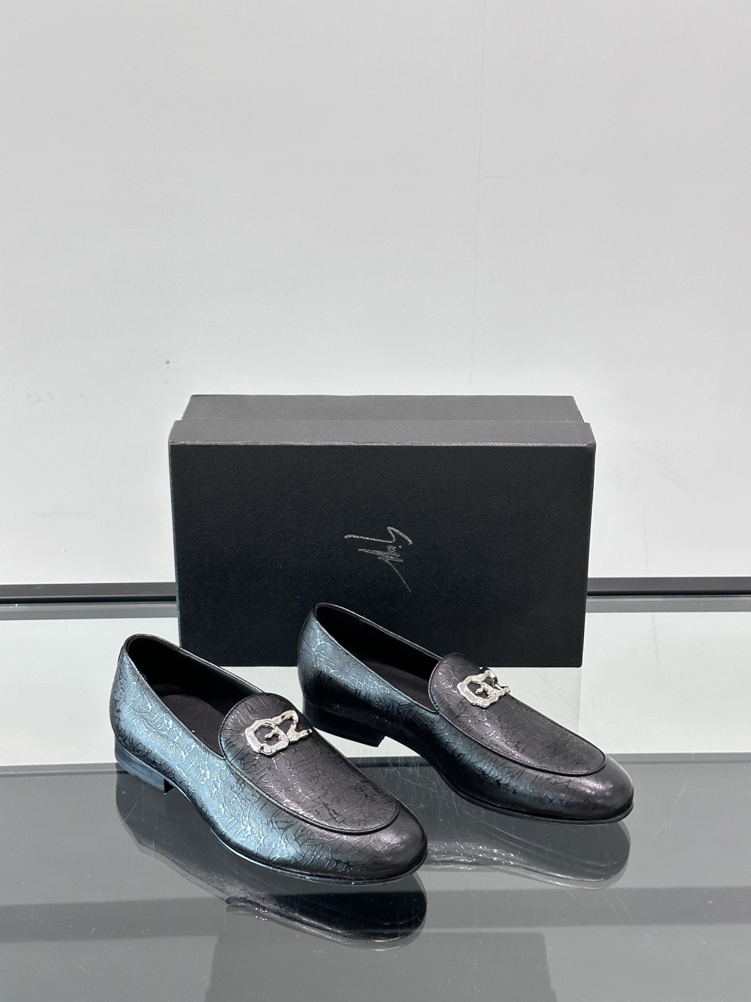 GIUSEPPE ZANOTTI男士皮鞋👞。每一双都在闪闪发光✨✨意大利品牌gz 鞋，高端真皮大底经典男