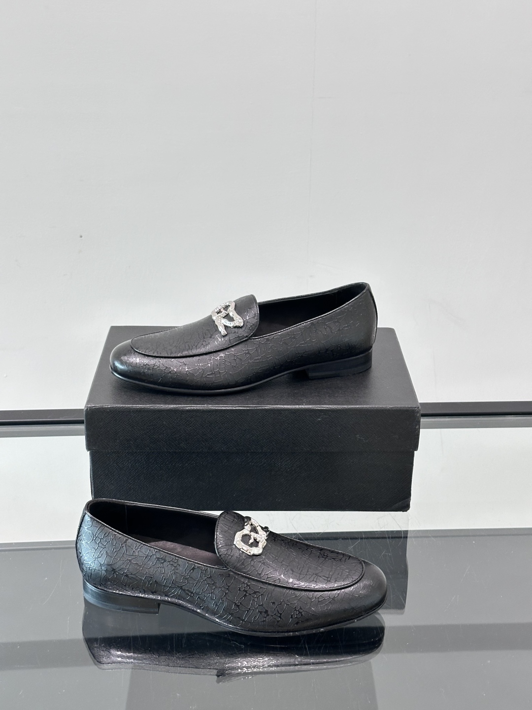 GIUSEPPE ZANOTTI男士皮鞋👞。每一双都在闪闪发光✨✨意大利品牌gz 鞋，高端真皮大底经典男