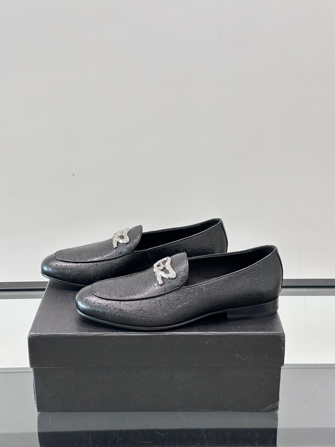 GIUSEPPE ZANOTTI男士皮鞋👞。每一双都在闪闪发光✨✨意大利品牌gz 鞋，高端真皮大底经典男
