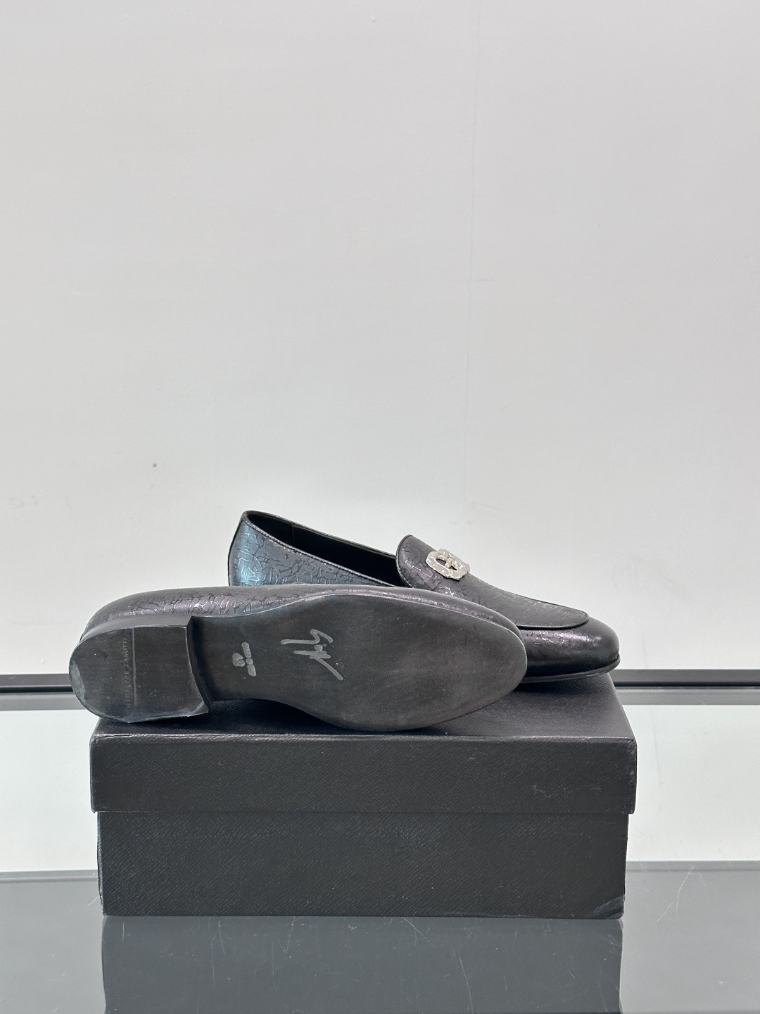 GIUSEPPE ZANOTTI男士皮鞋👞。每一双都在闪闪发光✨✨意大利品牌gz 鞋，高端真皮大底经典男