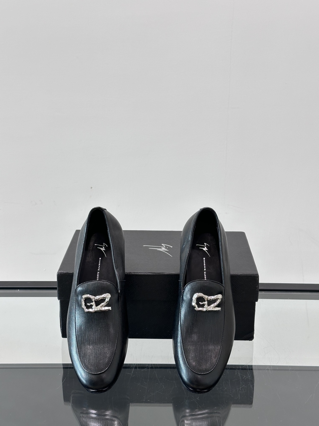 GIUSEPPE ZANOTTI男士皮鞋👞。每一双都在闪闪发光✨✨意大利品牌gz 鞋，高端真皮大底经典男