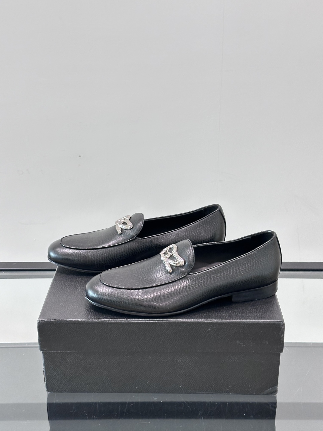GIUSEPPE ZANOTTI男士皮鞋👞。每一双都在闪闪发光✨✨意大利品牌gz 鞋，高端真皮大底经典男