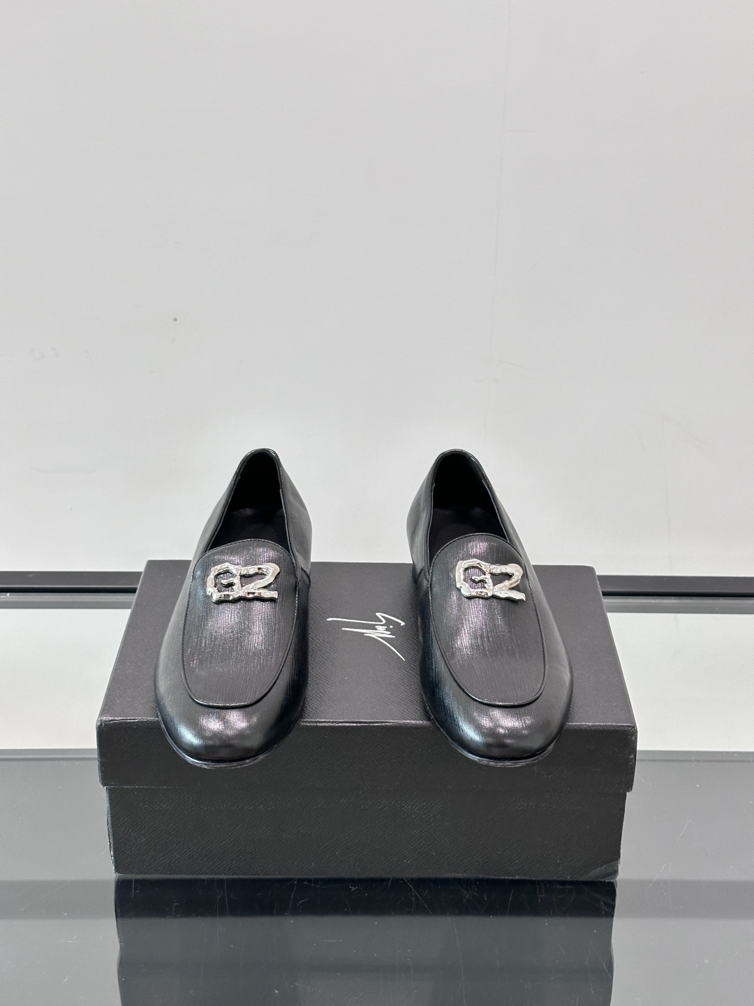GIUSEPPE ZANOTTI男士皮鞋👞。每一双都在闪闪发光✨✨意大利品牌gz 鞋，高端真皮大底经典男