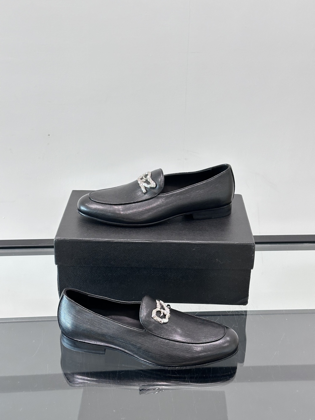 GIUSEPPE ZANOTTI男士皮鞋👞。每一双都在闪闪发光✨✨意大利品牌gz 鞋，高端真皮大底经典男