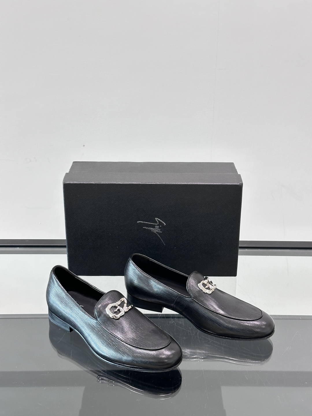 GIUSEPPE ZANOTTI男士皮鞋👞。每一双都在闪闪发光✨✨意大利品牌gz 鞋，高端真皮大底经典男