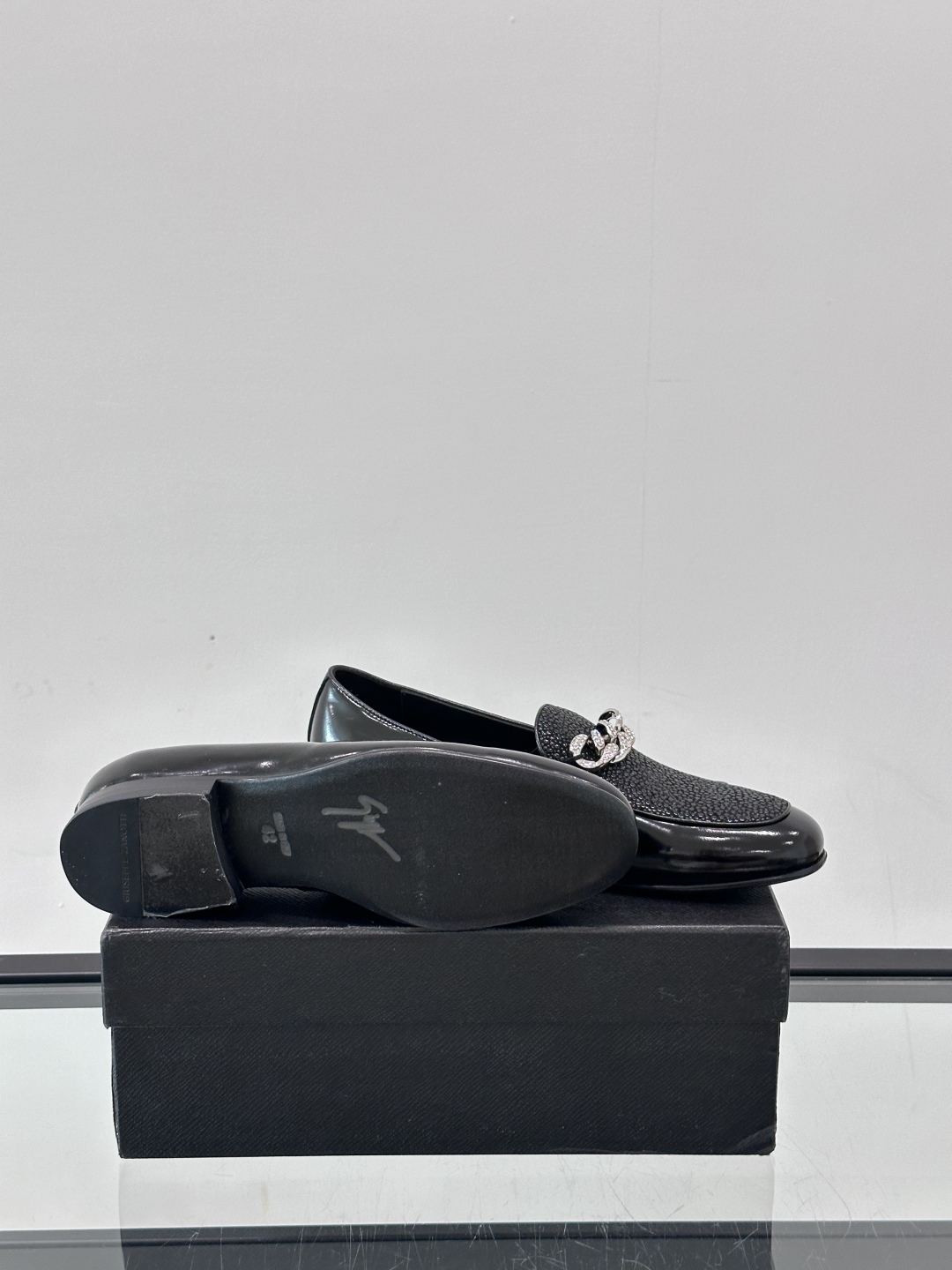 GIUSEPPE ZANOTTI男士皮鞋👞。每一双都在闪闪发光✨✨意大利品牌gz 鞋，高端真皮大底经典男