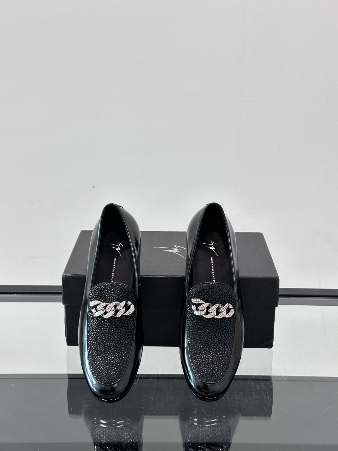 GIUSEPPE ZANOTTI男士皮鞋👞。每一双都在闪闪发光✨✨意大利品牌gz 鞋，高端真皮大底经典男