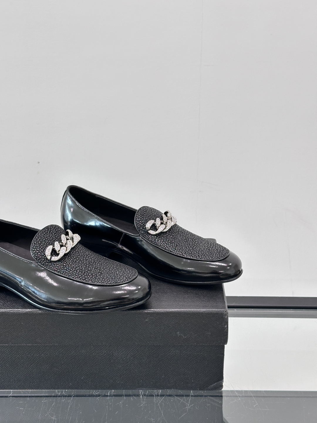 GIUSEPPE ZANOTTI男士皮鞋👞。每一双都在闪闪发光✨✨意大利品牌gz 鞋，高端真皮大底经典男