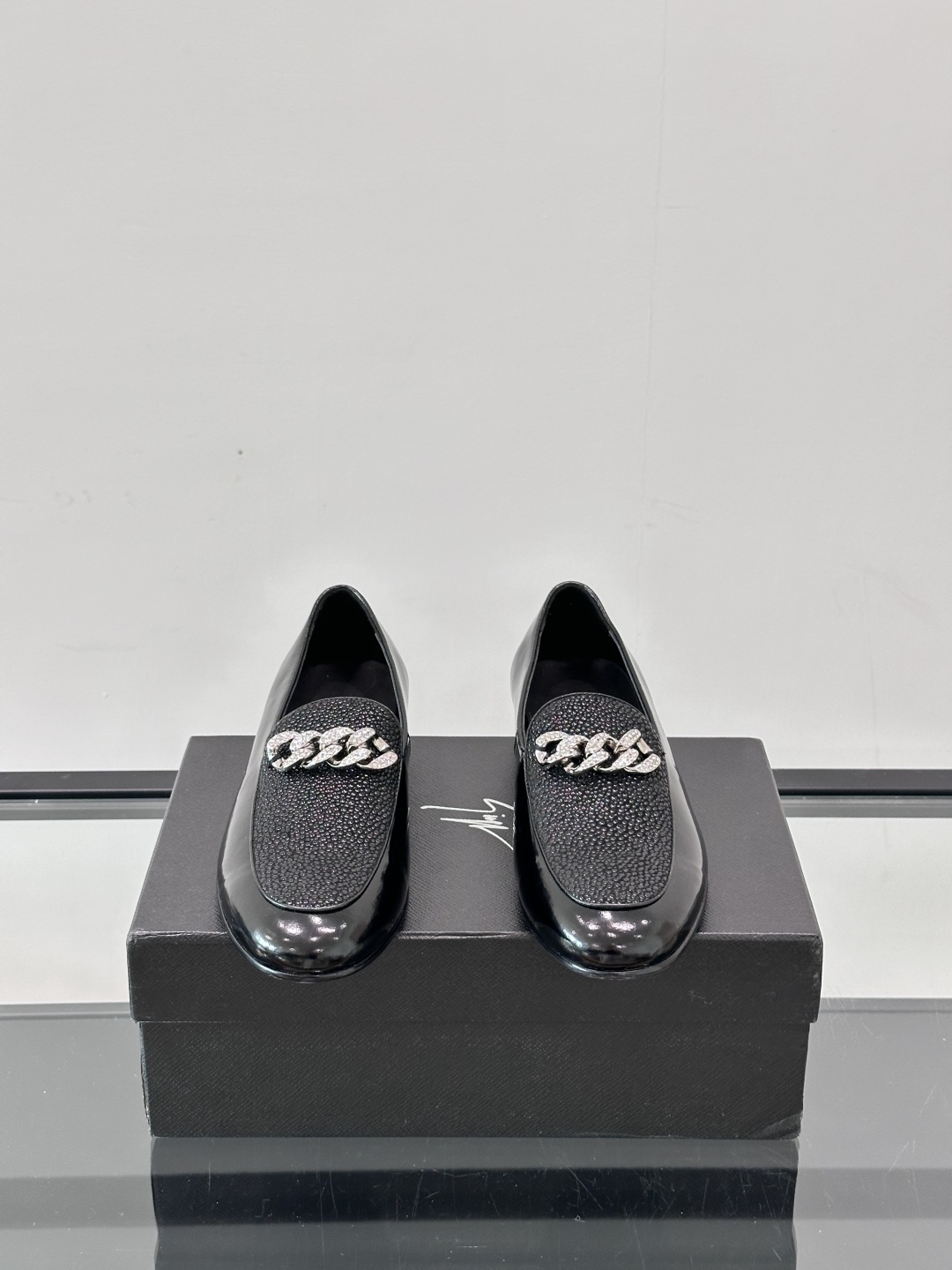 GIUSEPPE ZANOTTI男士皮鞋👞。每一双都在闪闪发光✨✨意大利品牌gz 鞋，高端真皮大底经典男