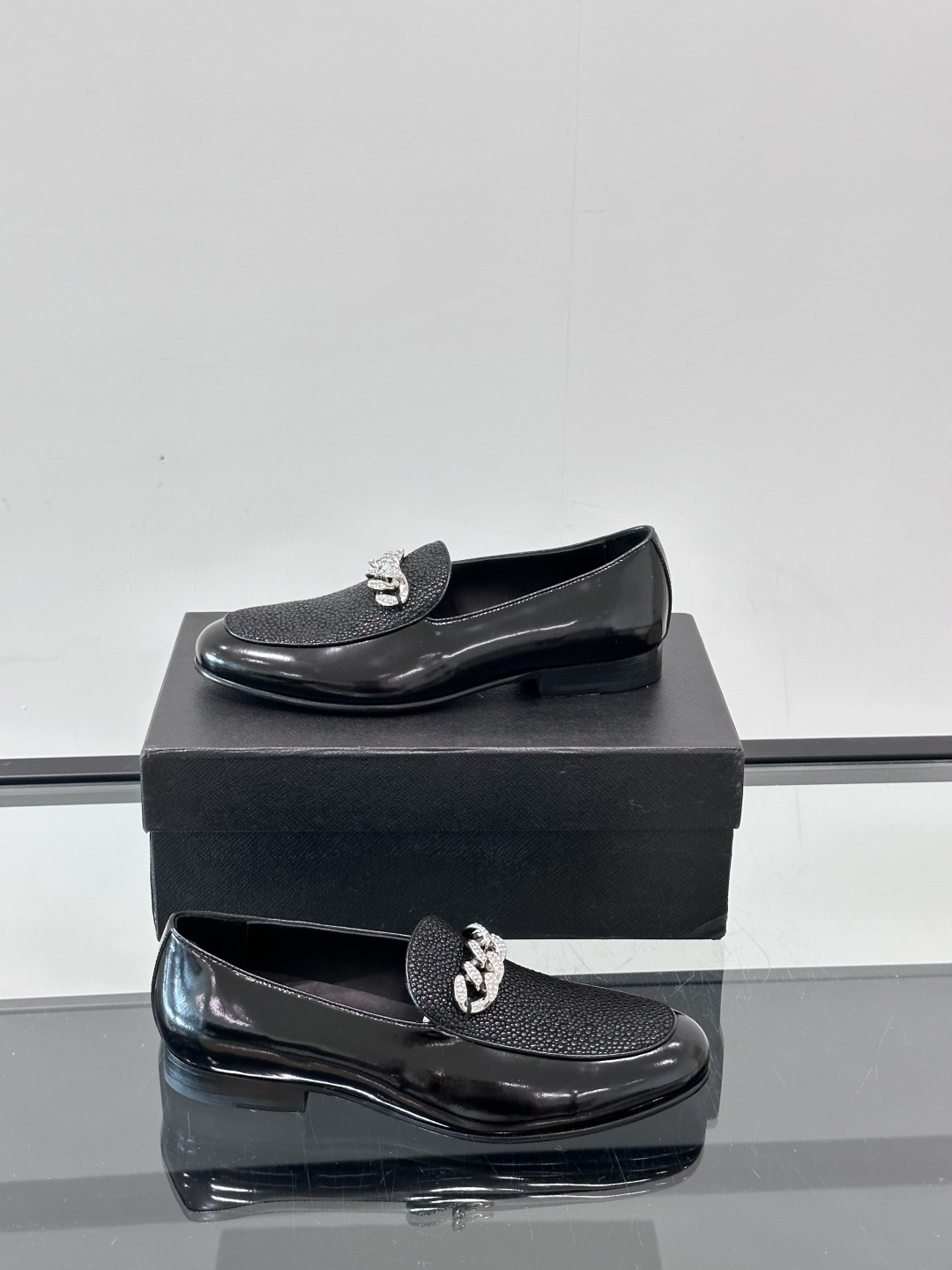 GIUSEPPE ZANOTTI男士皮鞋👞。每一双都在闪闪发光✨✨意大利品牌gz 鞋，高端真皮大底经典男