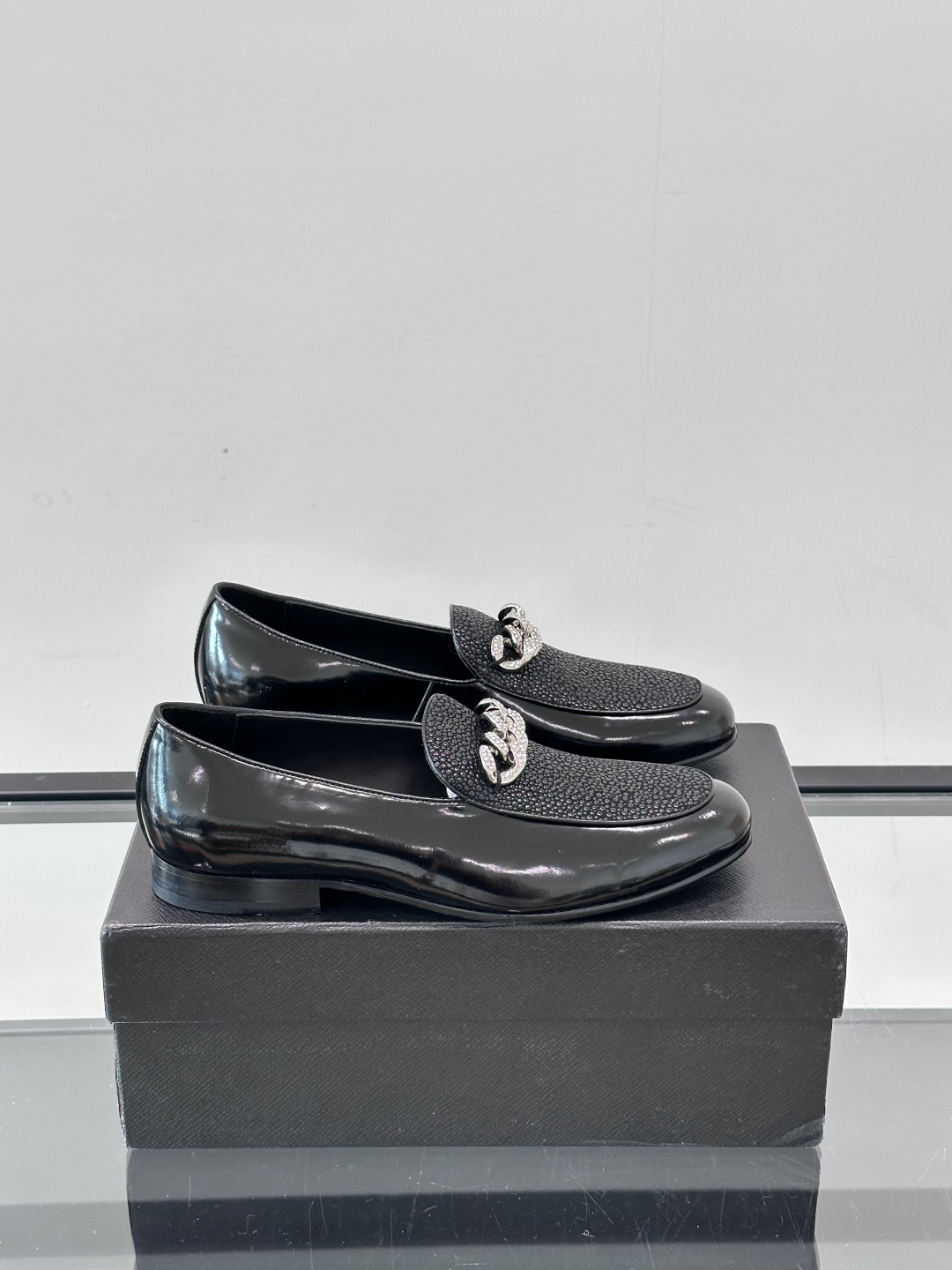 GIUSEPPE ZANOTTI男士皮鞋👞。每一双都在闪闪发光✨✨意大利品牌gz 鞋，高端真皮大底经典男