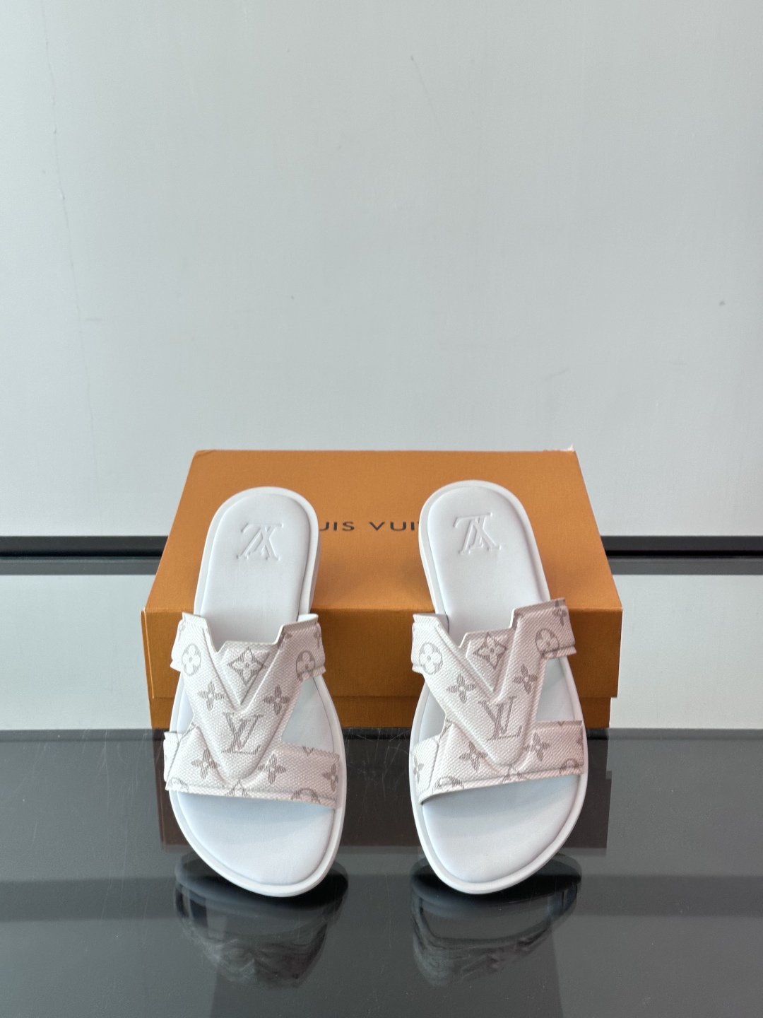 Louis Vuitton ss25 new arrival LV驴牌春夏系列新款平底沙滩拖鞋🥿简约精致