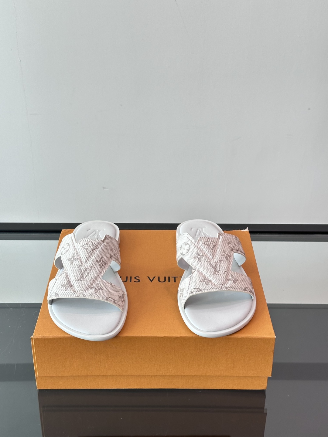 Louis Vuitton ss25 new arrival LV驴牌春夏系列新款平底沙滩拖鞋🥿简约精致