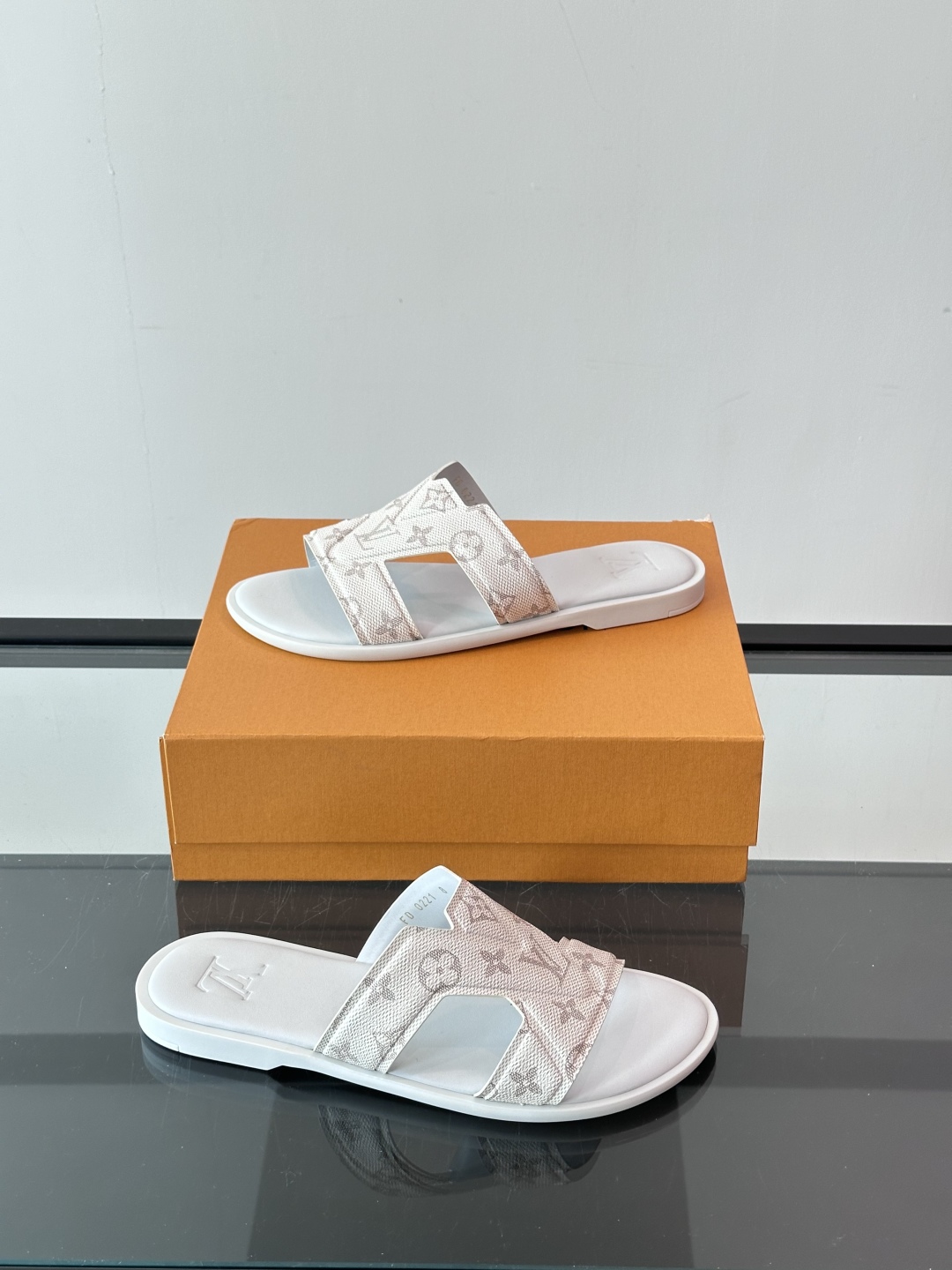 Louis Vuitton ss25 new arrival LV驴牌春夏系列新款平底沙滩拖鞋🥿简约精致