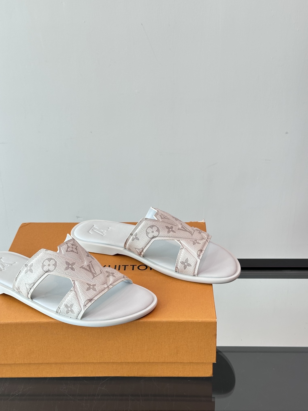 Louis Vuitton ss25 new arrival LV驴牌春夏系列新款平底沙滩拖鞋🥿简约精致