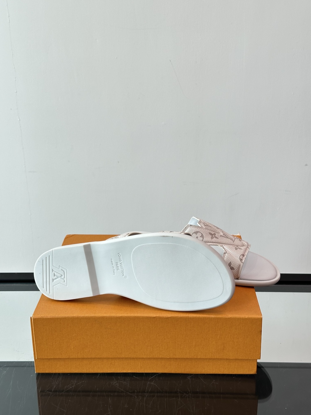Louis Vuitton ss25 new arrival LV驴牌春夏系列新款平底沙滩拖鞋🥿简约精致