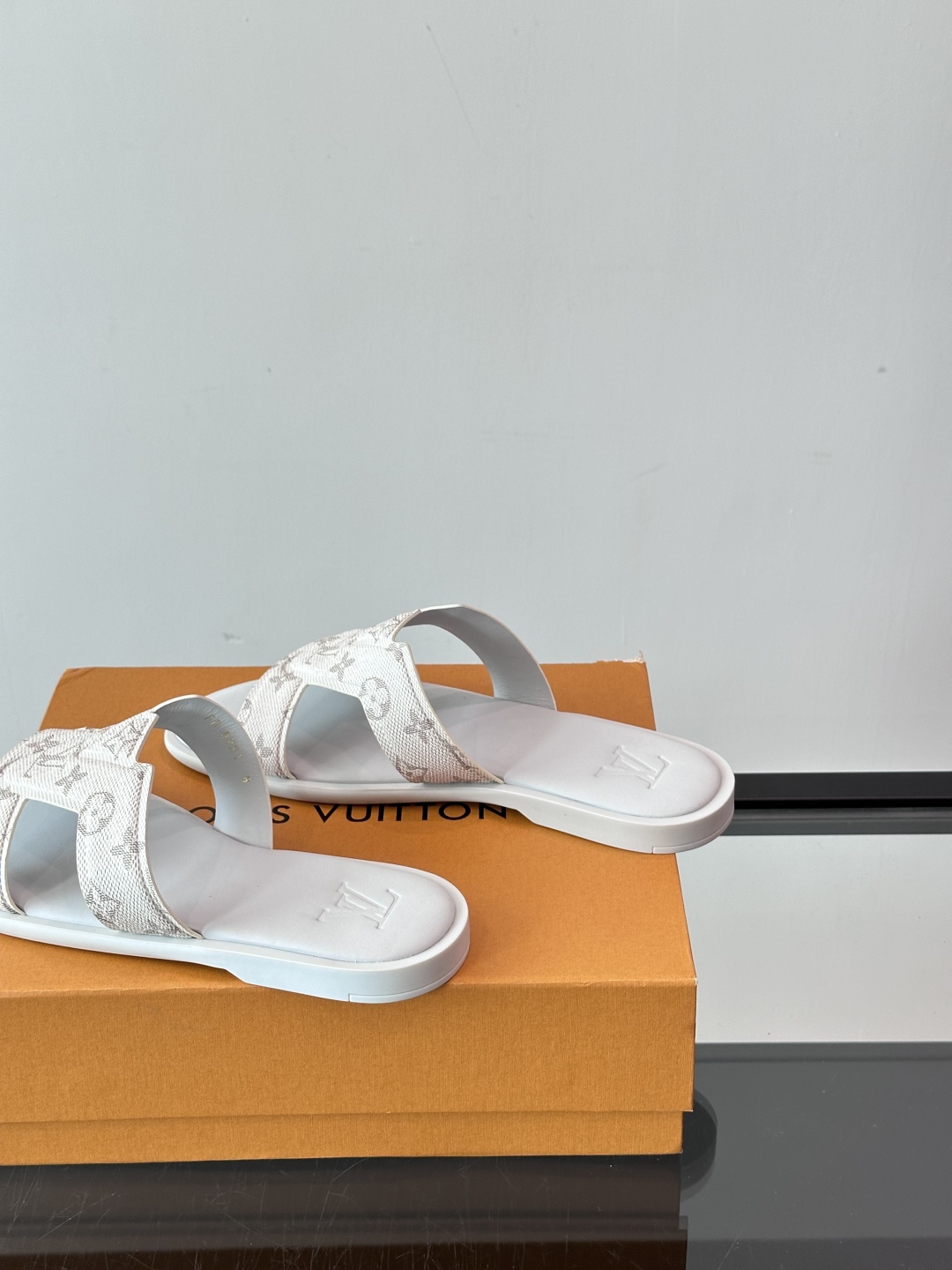 Louis Vuitton ss25 new arrival LV驴牌春夏系列新款平底沙滩拖鞋🥿简约精致
