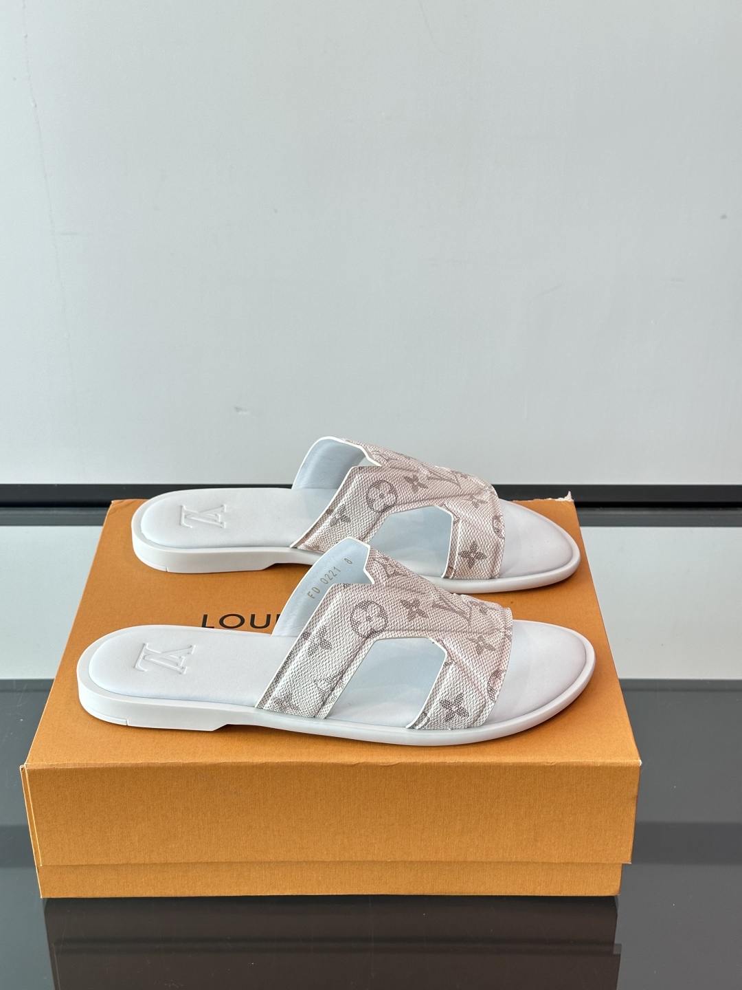Louis Vuitton ss25 new arrival LV驴牌春夏系列新款平底沙滩拖鞋🥿简约精致