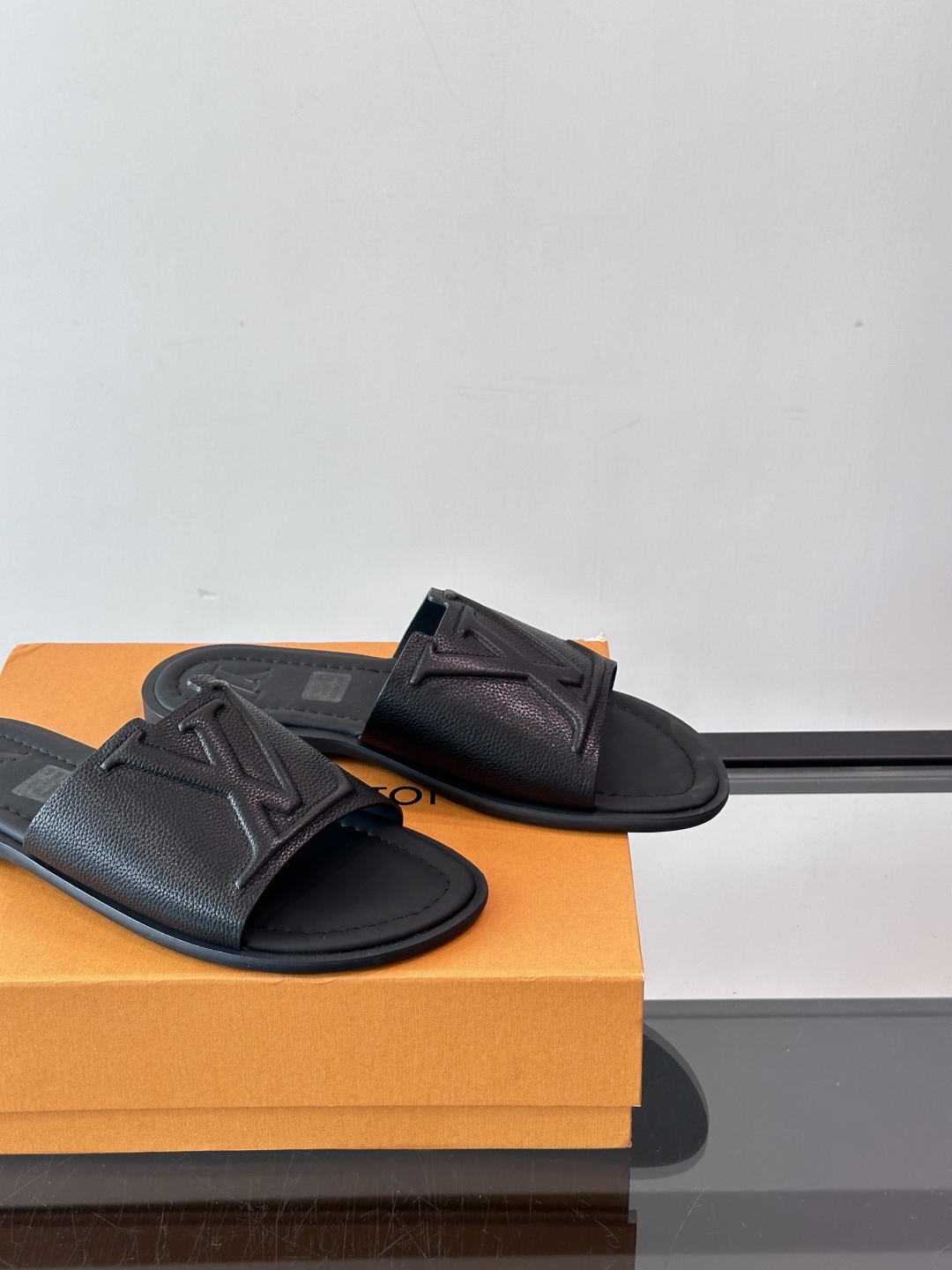 Louis Vuitton ss25 new arrival LV驴牌春夏系列新款平底沙滩拖鞋🥿简约精致