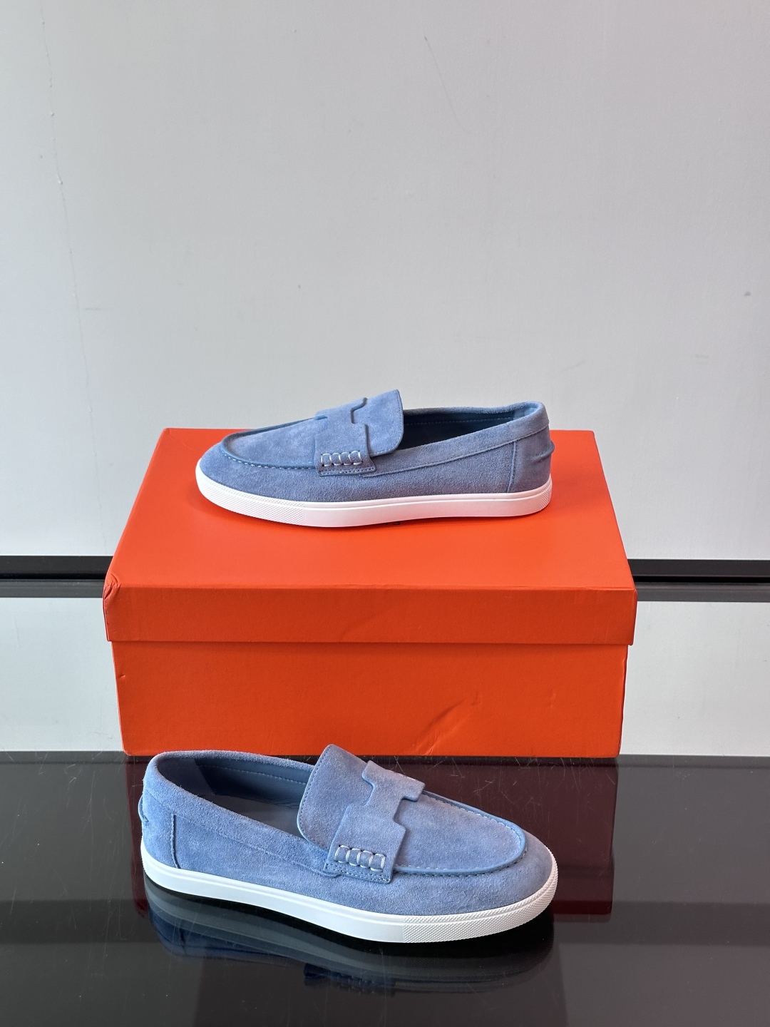 爱马仕 Job乐福鞋 👞麂皮山羊皮乐福鞋，搭配橡胶鞋底，经典“H”型鞋面。
款式穿着感受舒适，打造休闲都