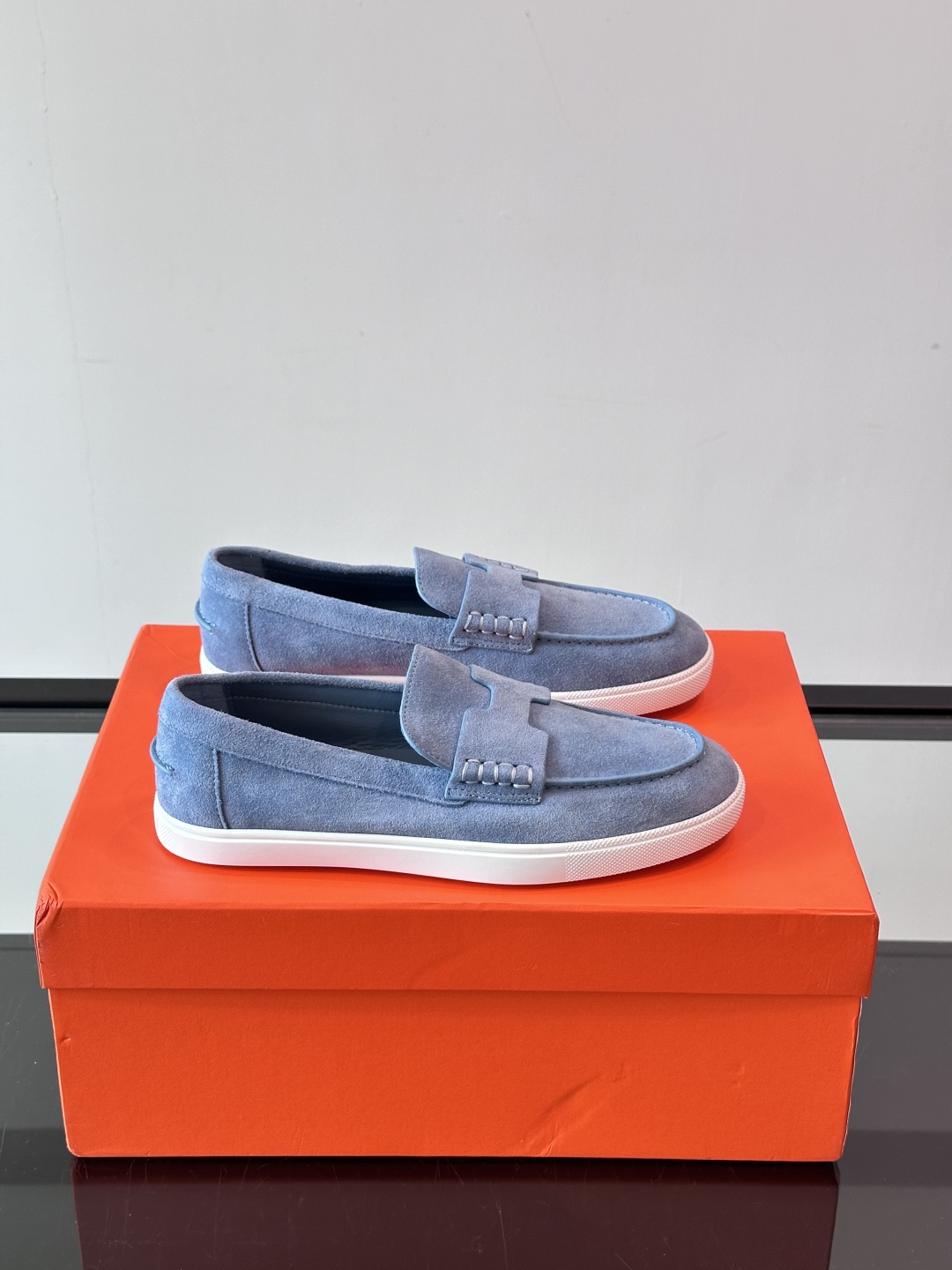 爱马仕 Job乐福鞋 👞麂皮山羊皮乐福鞋，搭配橡胶鞋底，经典“H”型鞋面。
款式穿着感受舒适，打造休闲都
