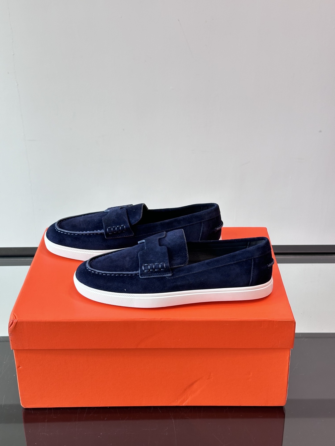 爱马仕 Job乐福鞋 👞麂皮山羊皮乐福鞋，搭配橡胶鞋底，经典“H”型鞋面。
款式穿着感受舒适，打造休闲都