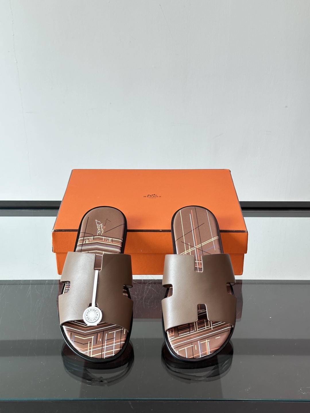 ◾️▫️Hermes 高端真皮大底男士拖鞋，高品质经典单品，用料上乘考究，版型宽松舒适，推荐入手，鞋面选