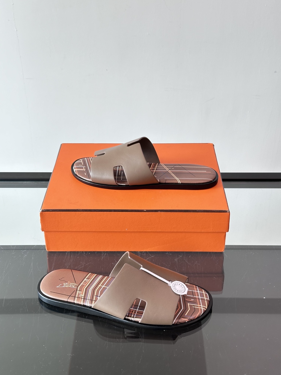 ◾️▫️Hermes 高端真皮大底男士拖鞋，高品质经典单品，用料上乘考究，版型宽松舒适，推荐入手，鞋面选